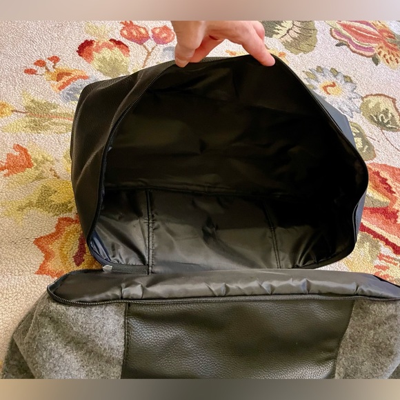 DSW Gray Wool Like Fabric/Faux Pebbled Leather Weekender Bag OS - Picture 4 of 7